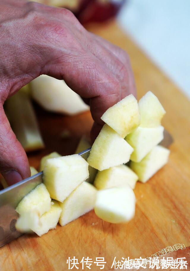苹果的这个吃法太棒了，外酥里嫩又香甜，关键是做法简单不用和面