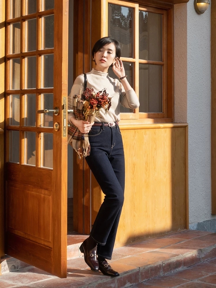 下半身 突然火了一种穿法叫“牛仔裤+乐福鞋”,时髦显瘦有气场,谁穿谁美