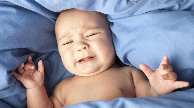 宝爸|月嫂犯困,出生2天新生儿摔出脑出血,负责人:孩子住医院舒服