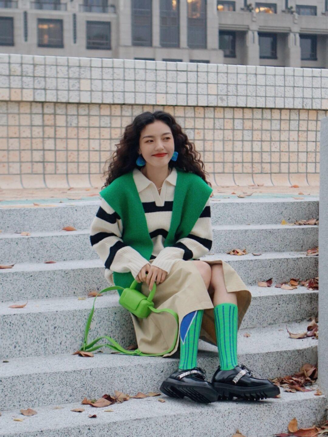 莫兰迪|这才是熟女该有的“毛衣”搭配,建议借鉴4个实用款,真美