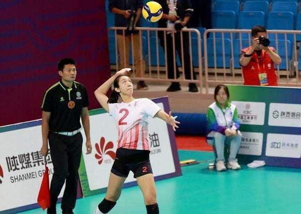 江苏女排|1米96女排天才蒙圈!17岁副攻表情僵硬心理崩盘,如何接班袁心玥