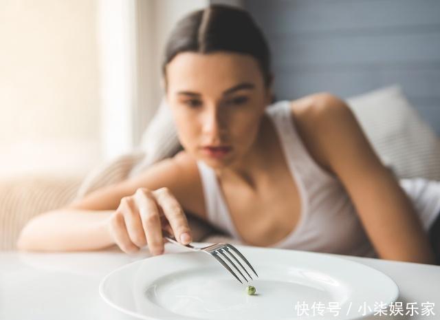 加速女人衰老的三个行为，熬夜不算什么，第一个或许你经常在做