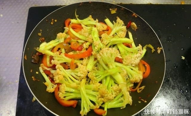 入味|花菜应该直接炒还是先焯水?看看大厨正确做法,花菜入味不油腻