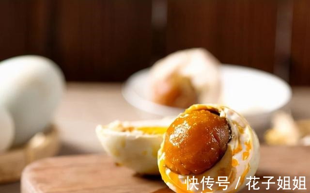 超市买鸭蛋,白壳和青壳的有差别吗超市导购员不懂别乱买!