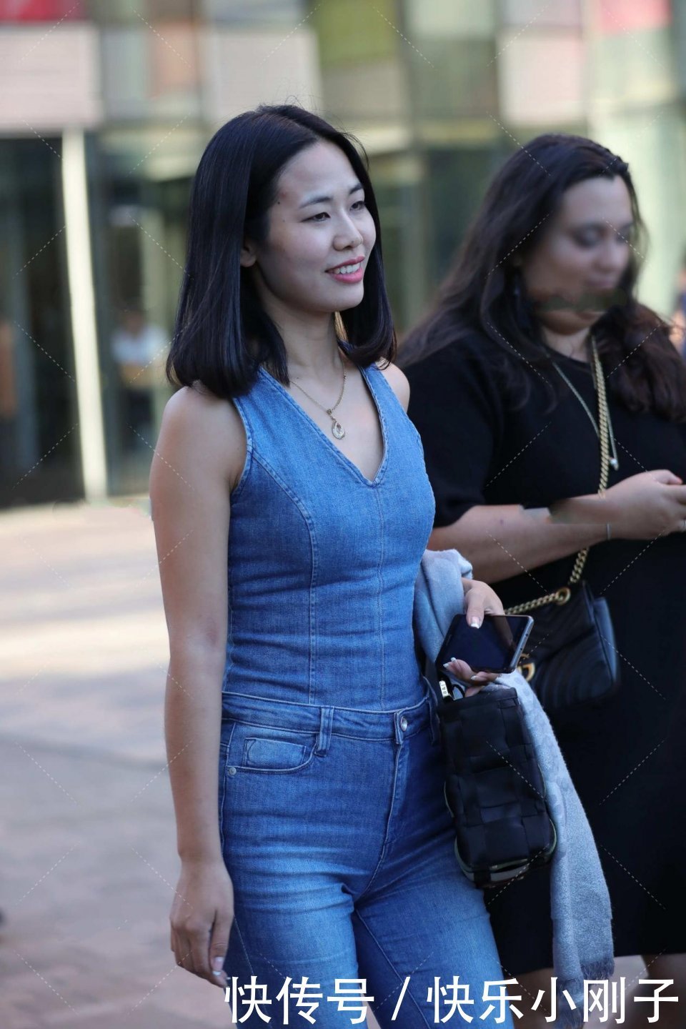 重回|喇叭裤如何穿搭才能与众不同?分享穿搭小技巧,重回十八不是梦!