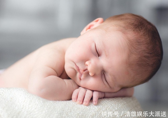 宝宝出生后多久会抬头和翻身一般在此时间,你家孩子达标了吗