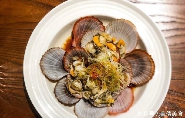 扇贝|老公对家人从不小气，周末做一桌子饭菜，老婆女儿心满意足幸福！