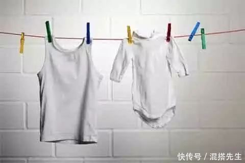 白色|白色的衣服容易脏和发黄,有了这一招,不管什么颜色都变干净