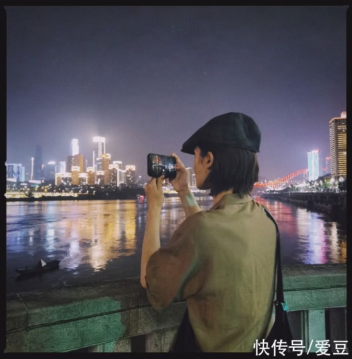 氛围感|210825 朱正廷发文将与重庆告别 夜游重庆氛围感拉满的随手拍公开
