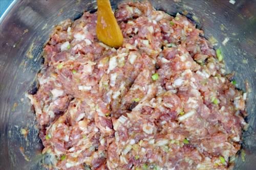 白菜做馅，切忌用盐杀水，给您支一招，白菜不出水，饺子鲜美多汁