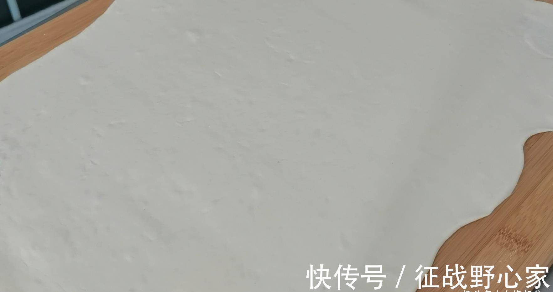 油酥|芝麻酥饼在家简单做，外酥里软又香甜，不用烤箱也可以酥得掉渣