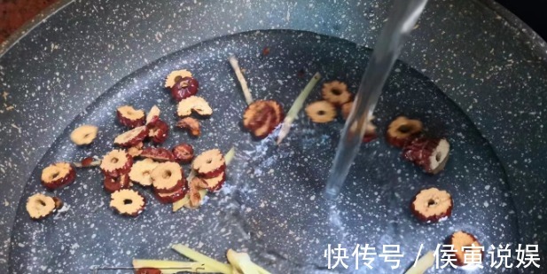 汤汁|季节交替,倒春寒湿气重,建议女人要多吃这“三红汤”,有益健康