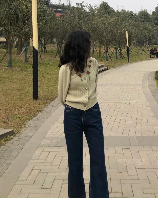 毛衣裙 穿“毛衣”的时候,注意3个小细节,轻松打造高级洋气的森系穿搭