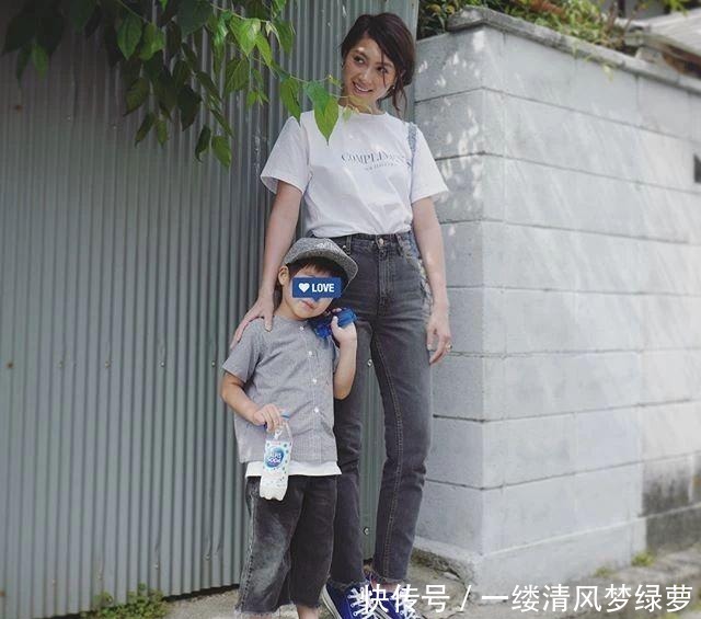 新花样|看了这一位日本主妇穿搭，减龄不重样，把白T恤穿出“新花样”