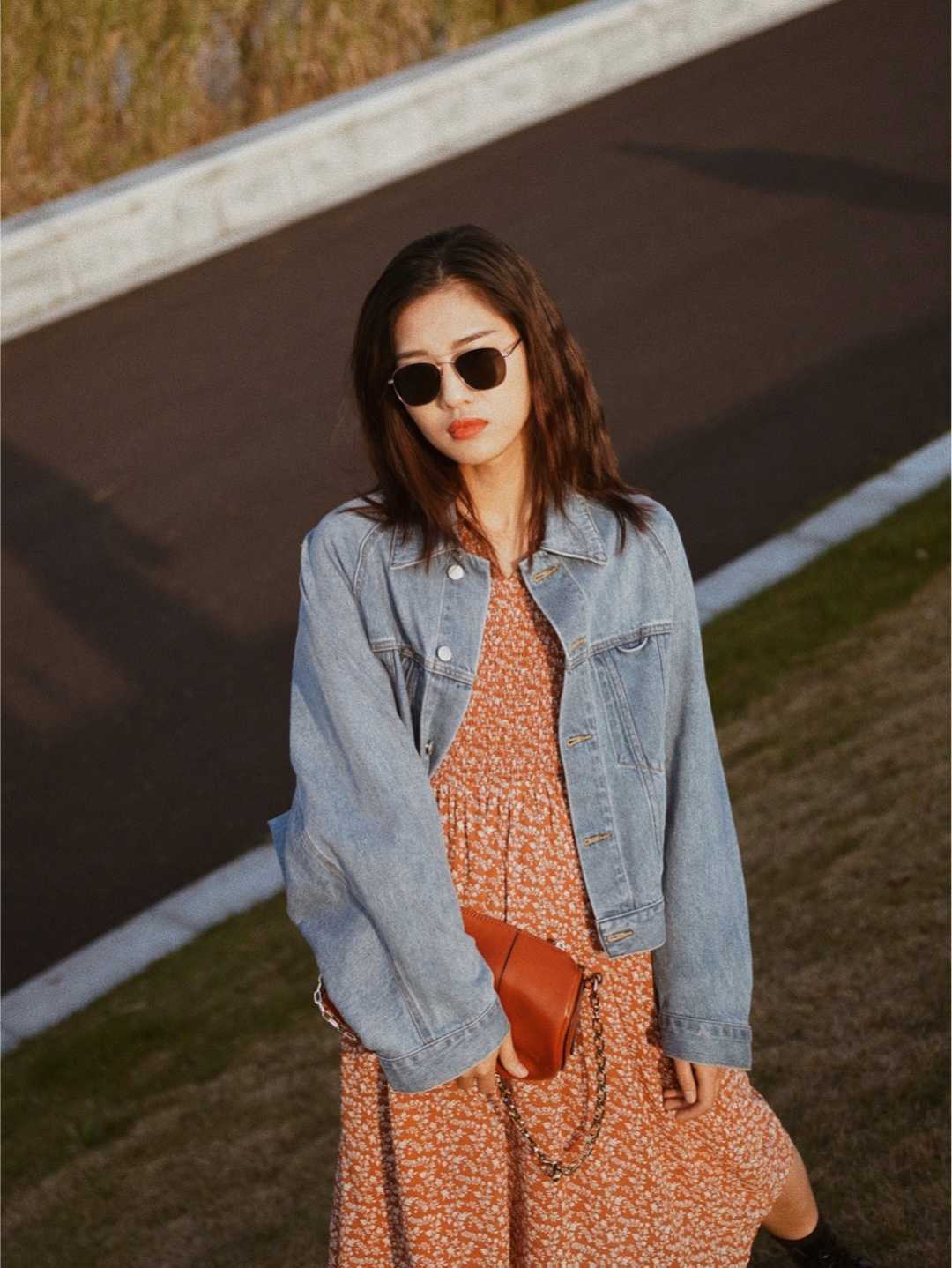 一眼万年 早春就流行穿“牛仔外套”,时髦减龄还不挑人,谁穿都好看