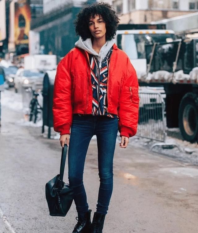 穿羽绒服时，只知道黑色？2021的“流行色”来了，时髦显高级