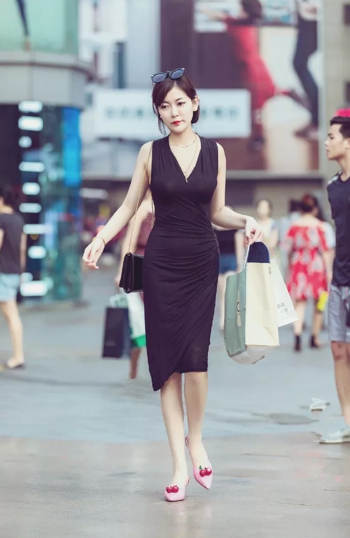 下半身|女生搭配高跟鞋，穿出青春独有的姿态