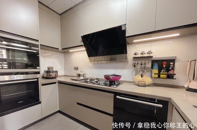 背景墙|高颜值的新房终于入住,电视墙非常大气,儿童房床头打柜子很实用!