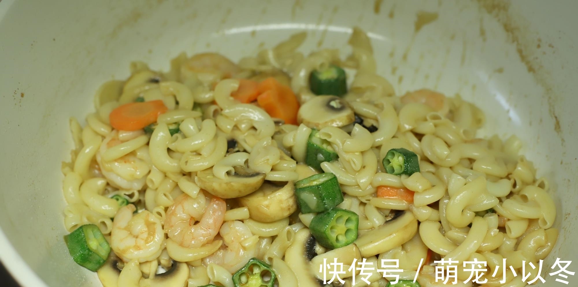 母子2人的早餐，发圈引来无数点赞，网友：简单也可以很有仪式感