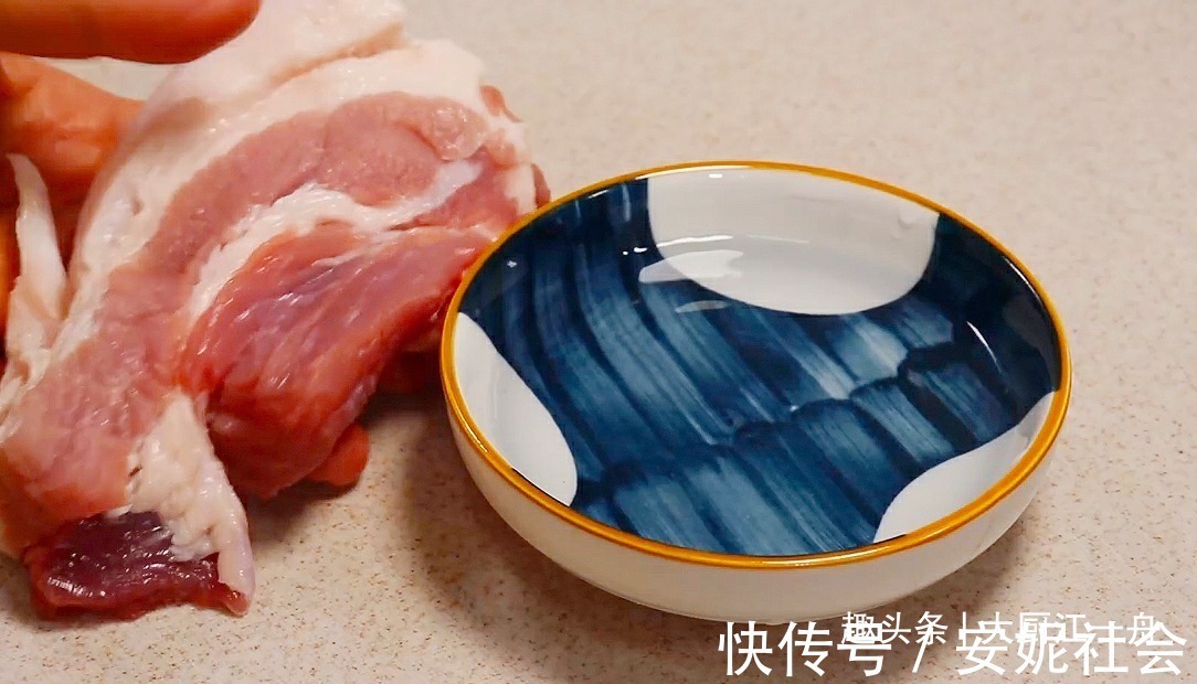 保存猪肉时,最忌直接放冰箱,肉贩子教我一招,放半年照样新鲜