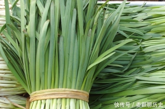 炒鸡蛋|韭菜别再炒鸡蛋了!教你3步,韭菜和“它”一起炒,美味还补钙!