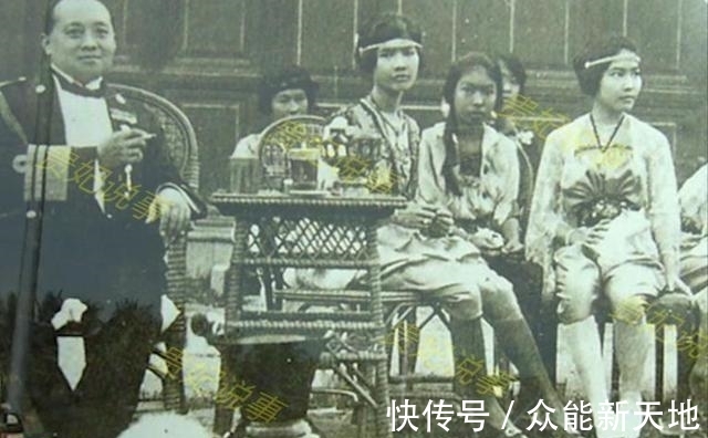 玛哈·!36岁诗妮娜才是真爱,泰王拆掉祖传王冠做项链,只为博美人一笑