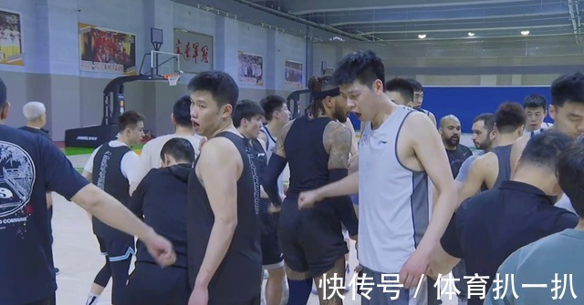 训练|辽宁男篮公开训练!杨鸣点名郭艾伦,弗格状态抢镜,提出多点要求