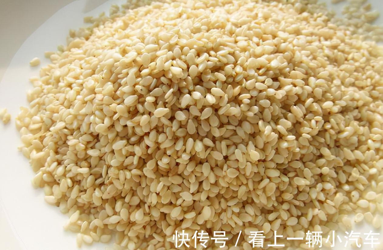 在花盆里撒上1斤这玩意,不用施肥,养啥花都猛长