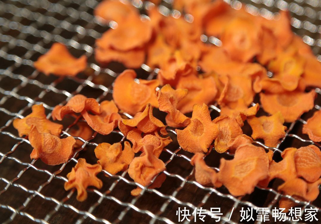 胡萝卜别总炖煮烧,教你一个新做法,挑食的“熊孩子”吃得笑哈哈
