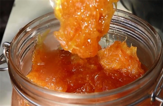 吃橙子的季节到了，买5个橙子做瓶蜂蜜橙子茶吃，清肠润肺助消化