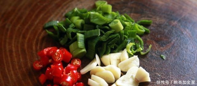 豆腐如何做好吃冬天做一道美味的家常干锅豆腐,好吃又下饭