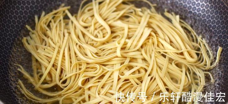 降温|凉拌豆腐皮，掌握一个技巧，筋道不腥，清爽可口，适合三伏天