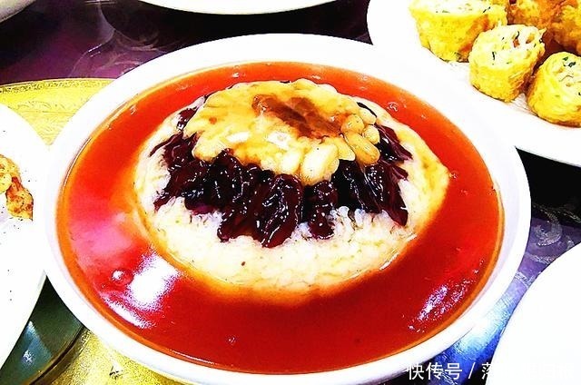 外甥女的生日宴，第9个是家乡特色菜，价格最贵，全家人抢着吃