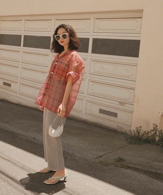 vivi|街拍美女：边走边拍小姐姐，简单穿搭休闲清爽，人生处处是风景