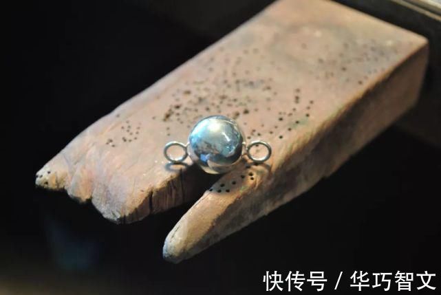 半球形 这件暗藏机关的项链,又变手链的可拆搭扣