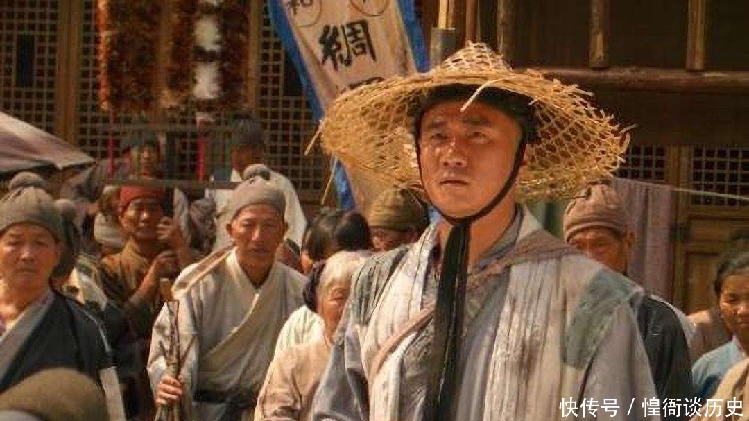 朱元璋|朱元璋写完对联挂在殿前，大臣看到一脚踹翻，为何反而获得重赏？