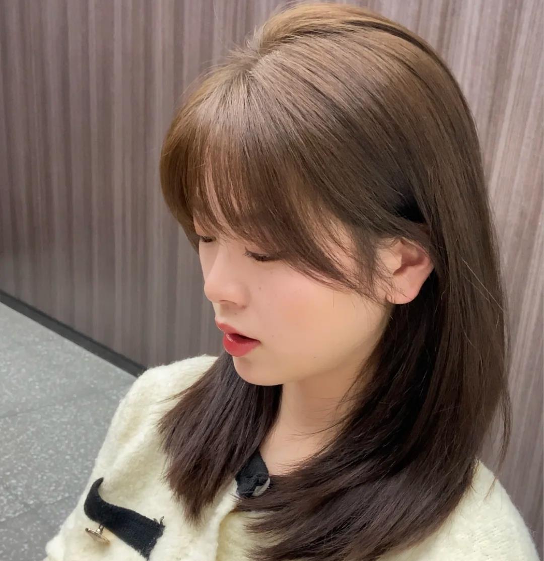 不挑脸型的中长款发型，浪漫法式卷风格百变，柔美初恋发