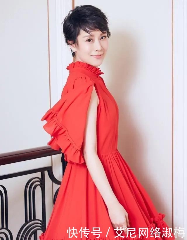 头发|50岁的女人少做3种发型,自以为很时髦,实际老气还很伤头发