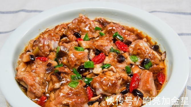 吃着倍香的几道家常下饭菜，简单的食材照样能吃出健康，特别不错！