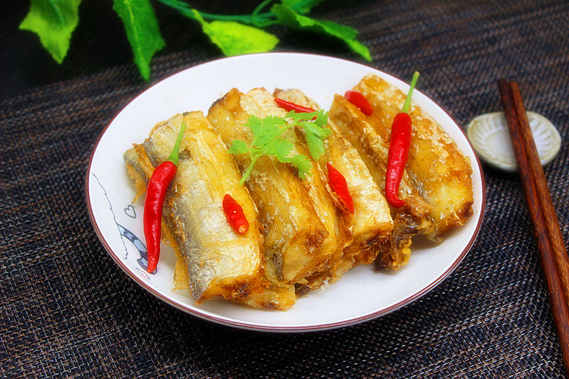 实在|带鱼这么做，连骨头都酥脆，下酒下饭还能当零食，实在太好吃了！