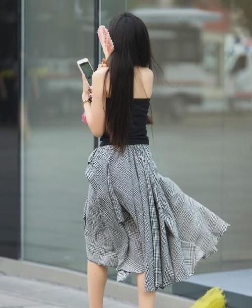 模特儿 迎夏时尚说:女人要不要穿黑衣,看看这款模特儿就知道了
