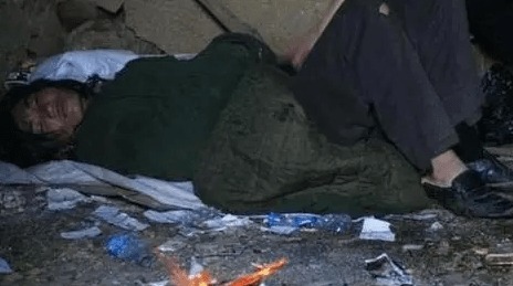 父母|吃饭靠喂,连路都不舍得让他走,被父母极度宠坏的杨锁,后来呢?