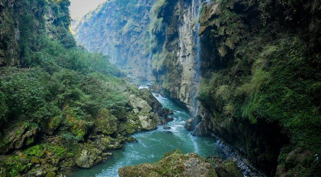 马岭河峡集雄、奇、险、秀为一体，具有观赏价值的峰林景观