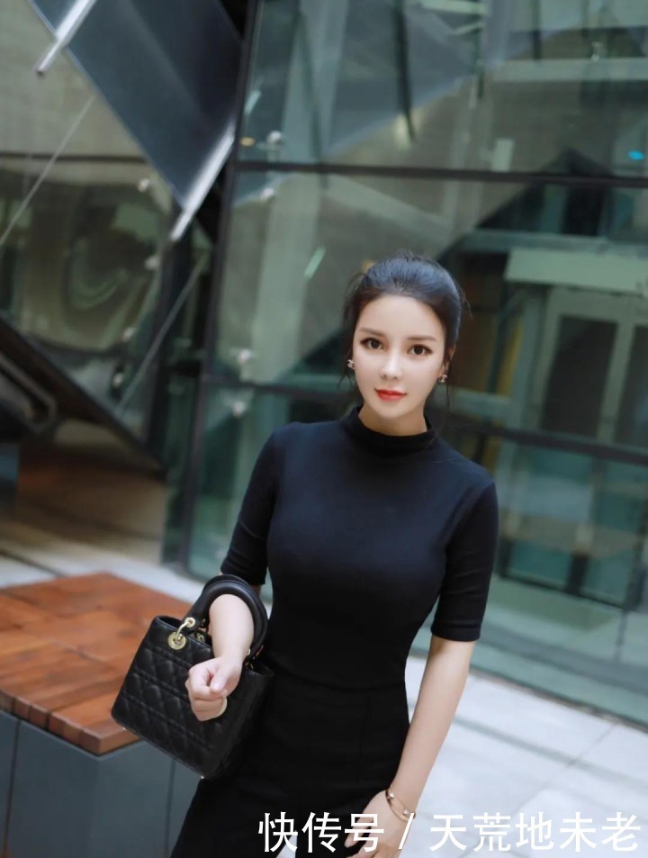 高跟鞋 美女事业双丰收的霸道女总裁,真是职业新人们的学习楷模!