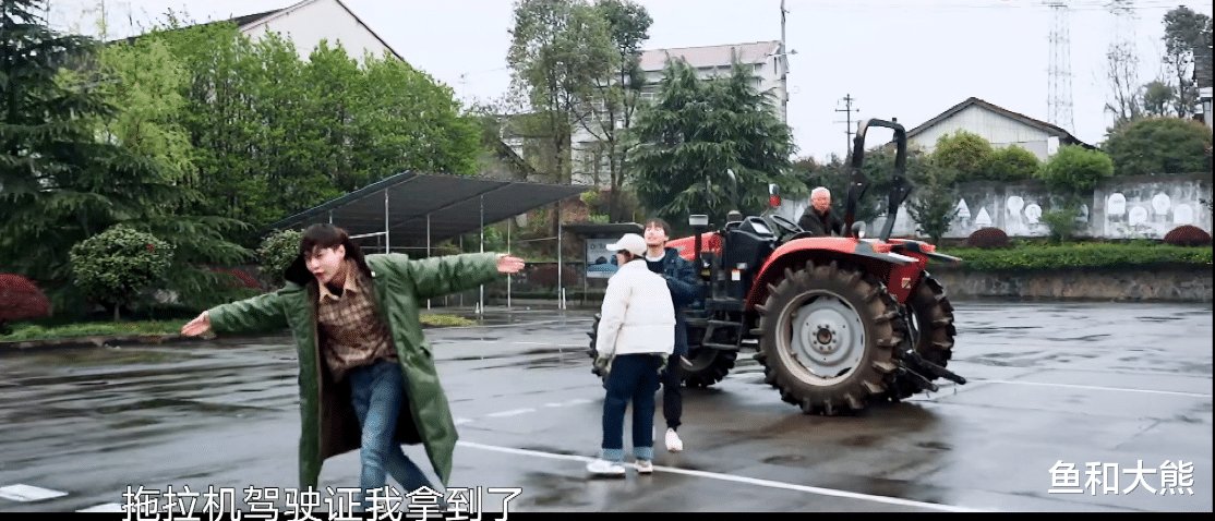 张艺兴加盟《向往》自带看点，耍赖试吃综艺感足，新问题值得警惕