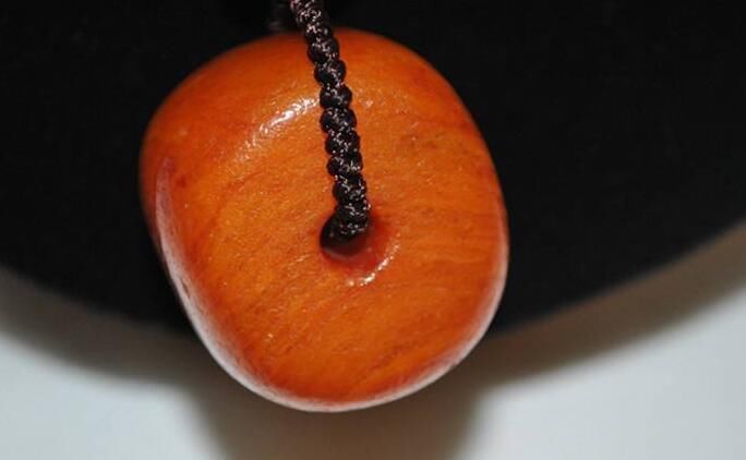 文玩市场上|真正的老蜜蜡长什么样子,为什么质量越好的却越不建议普通人购买