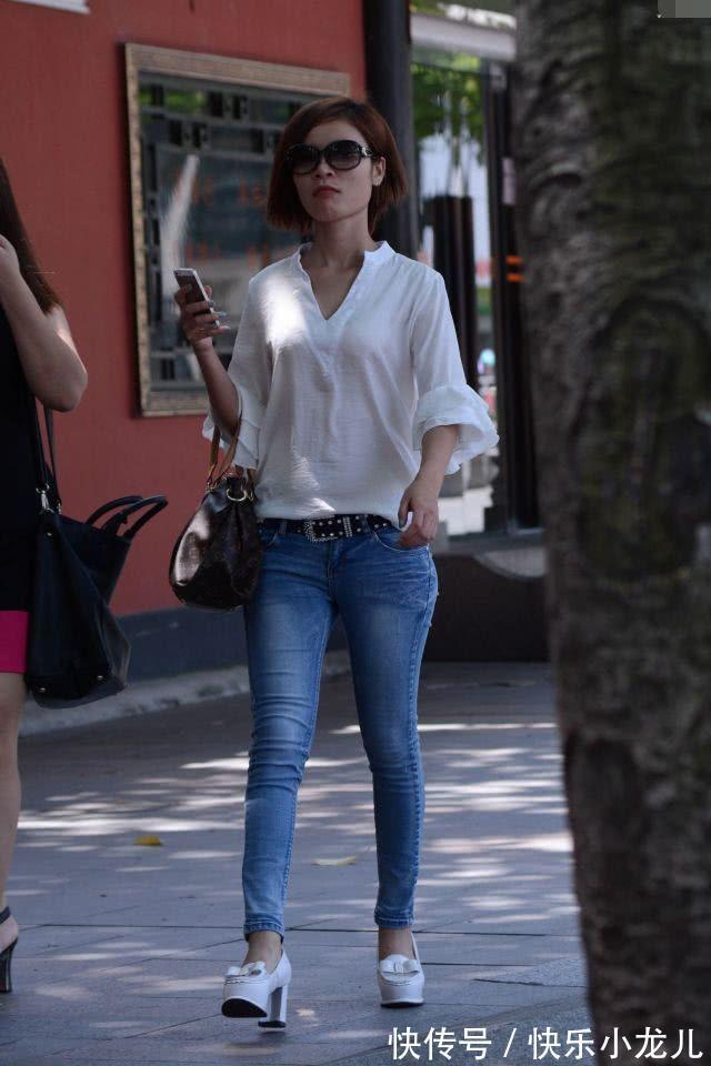 长袖 蓝色牛仔裤搭配休闲长袖,穿起来更舒适自在轻松,这美美哒