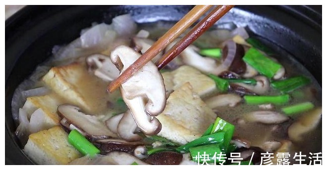 豆腐|我家最爱吃香菇豆腐煲,越炖越香,鲜嫩入味,比红烧肉还过瘾
