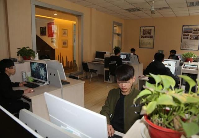 依恋感|小婴儿最爱的人是父母？错过重要的“依恋期”，孩子不跟爸妈亲