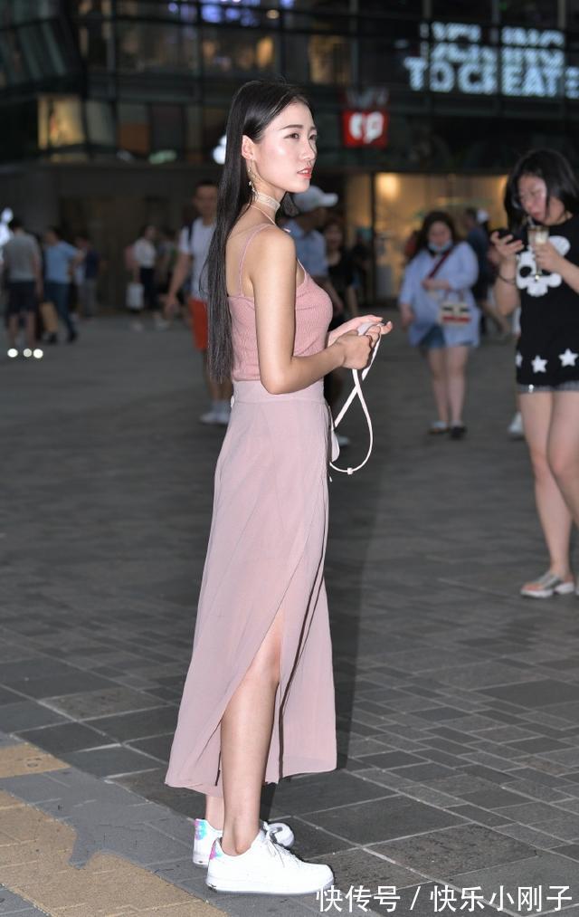 小姐姐 黑色穿搭穿着很显身材,呈现优雅淑女气质,提升气质和品位